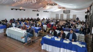 Conversan sobre electrificación rural y desarrollo sostenible en Alta Verapaz