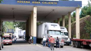Aduana entre Guatemala y Honduras reabre operaciones