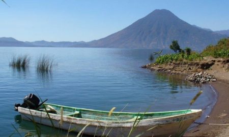 Entregan sello de bioseguridad turística a empresas de Quetzaltenango y Sololá