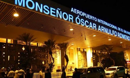 Aeropuerto de El Salvador incrementa controles sanitarios por fiestas
