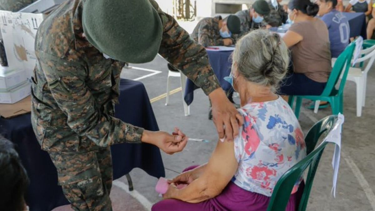 tercera dosis de vacunas en Guatemala