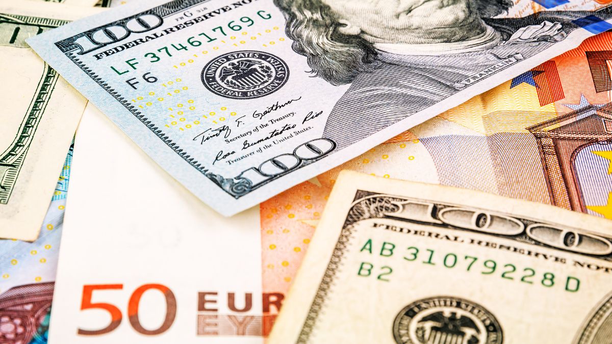 Euro cae otra vez frente al dólar