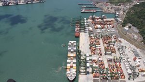contenedores en Canal de Panamá