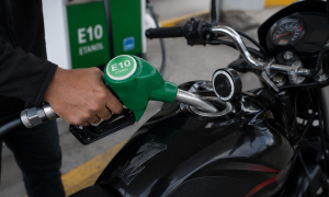 Motocicleta y E10