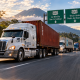 Tráileres con contenedores circulan por las carreteras CA-1, CA-2 y CA-9 de Guatemala, principales rutas para el transporte de exportaciones.