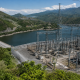 Subestación eléctrica junto a una hidroeléctrica en Guatemala, en un contexto de generación e importación de electricidad desde México