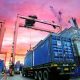 Contenedores en una terminal portuaria vinculada con las exportaciones de Guatemala en 2026