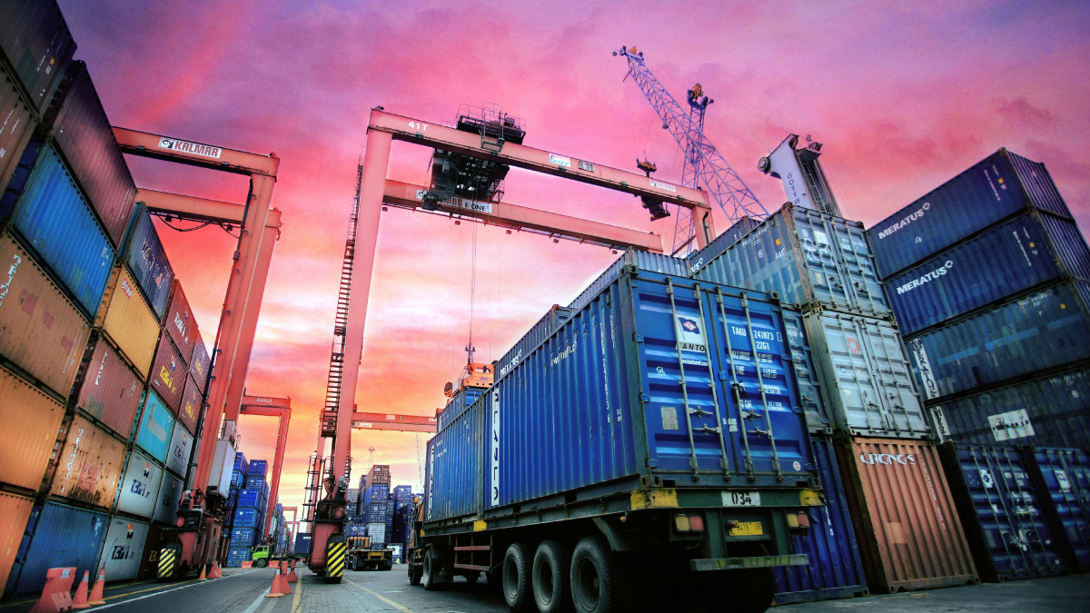 Contenedores en una terminal portuaria vinculada con las exportaciones de Guatemala en 2026